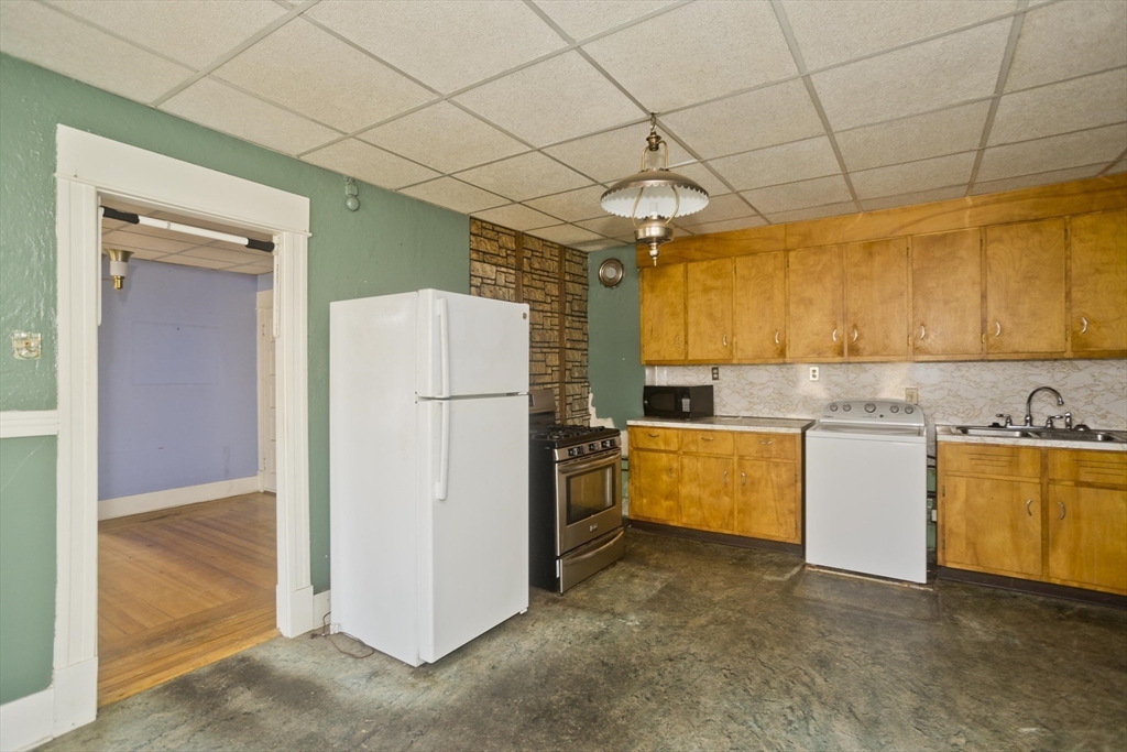 329 Hampden