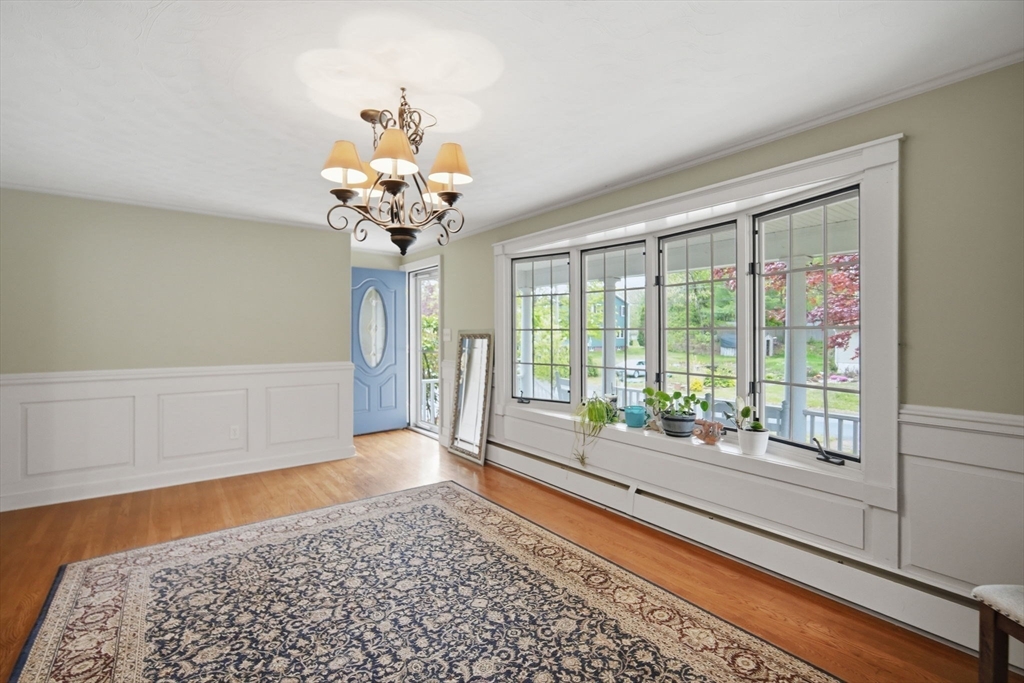 7 Crestwood Rd