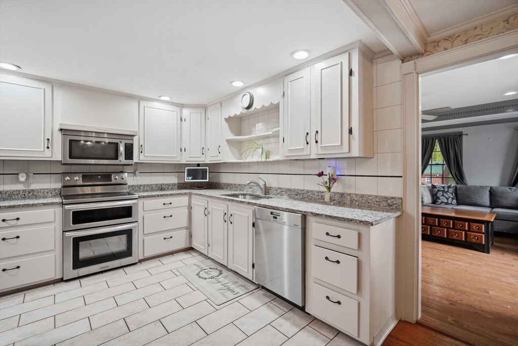 7 Crestwood Rd