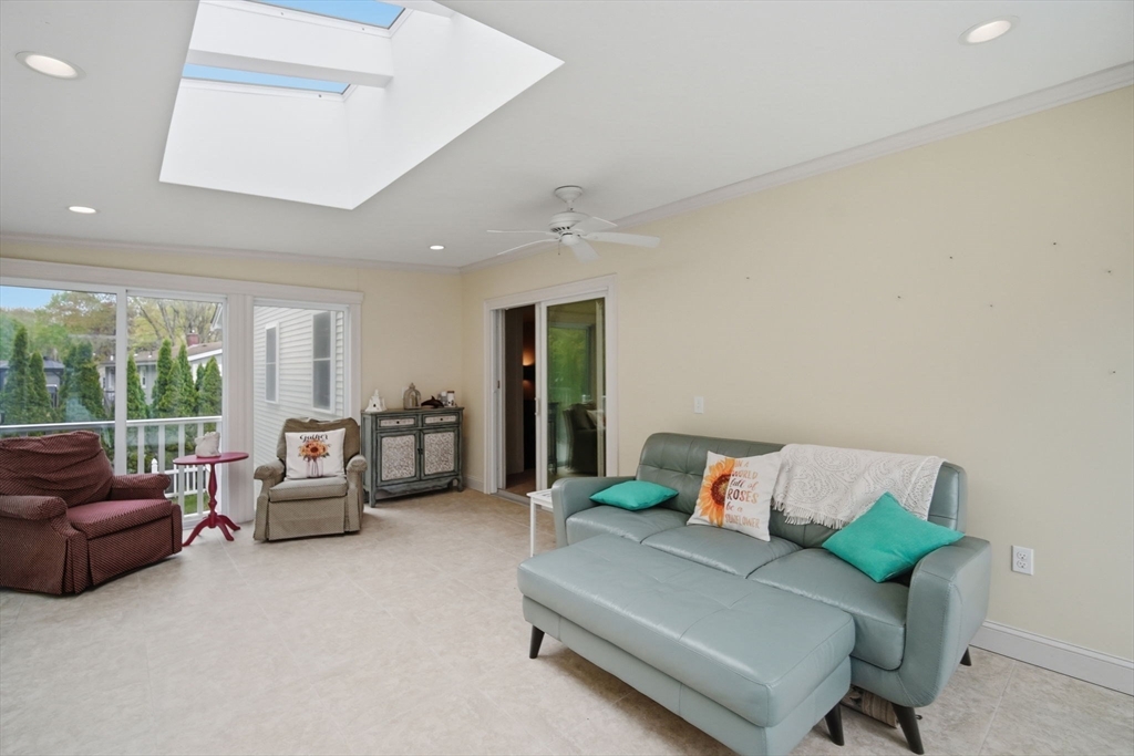 7 Crestwood Rd