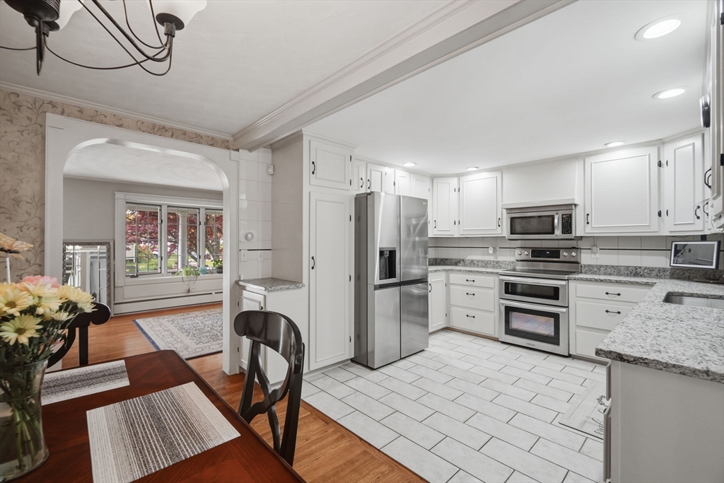 7 Crestwood Rd
