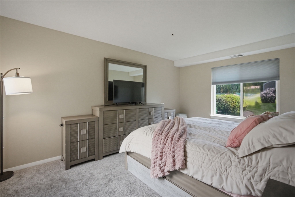 201 Nassau Dr # 201