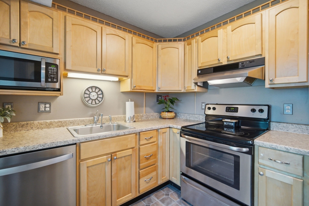 201 Nassau Dr # 201