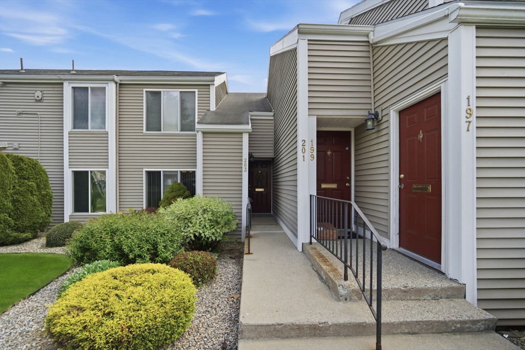 201 Nassau Dr # 201
