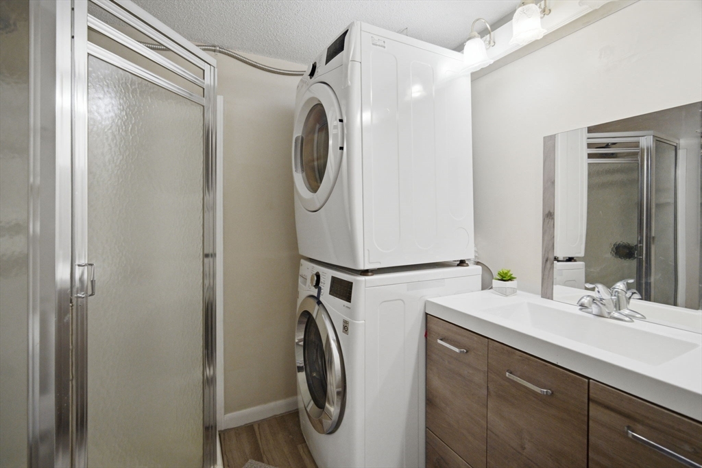 201 Nassau Dr # 201