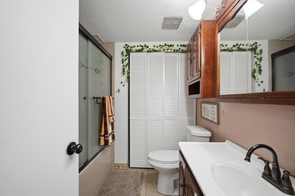 201 Nassau Dr # 201