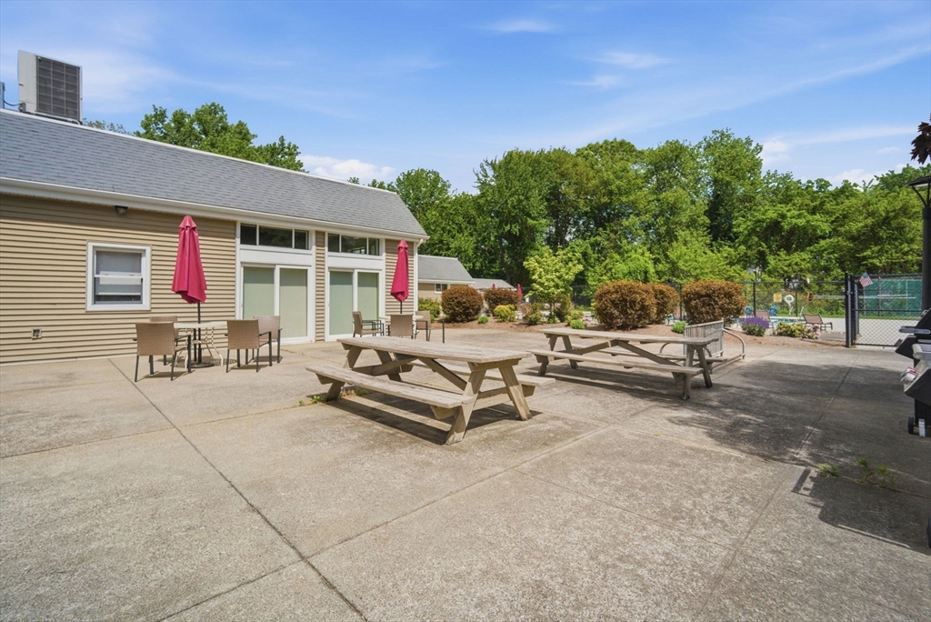 201 Nassau Dr # 201