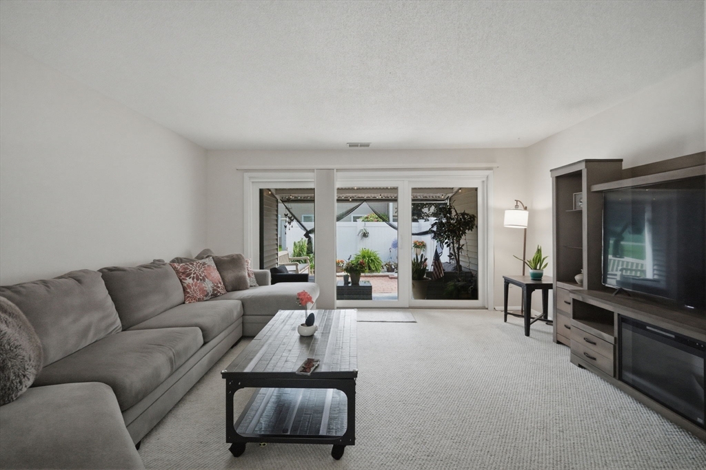 201 Nassau Dr # 201