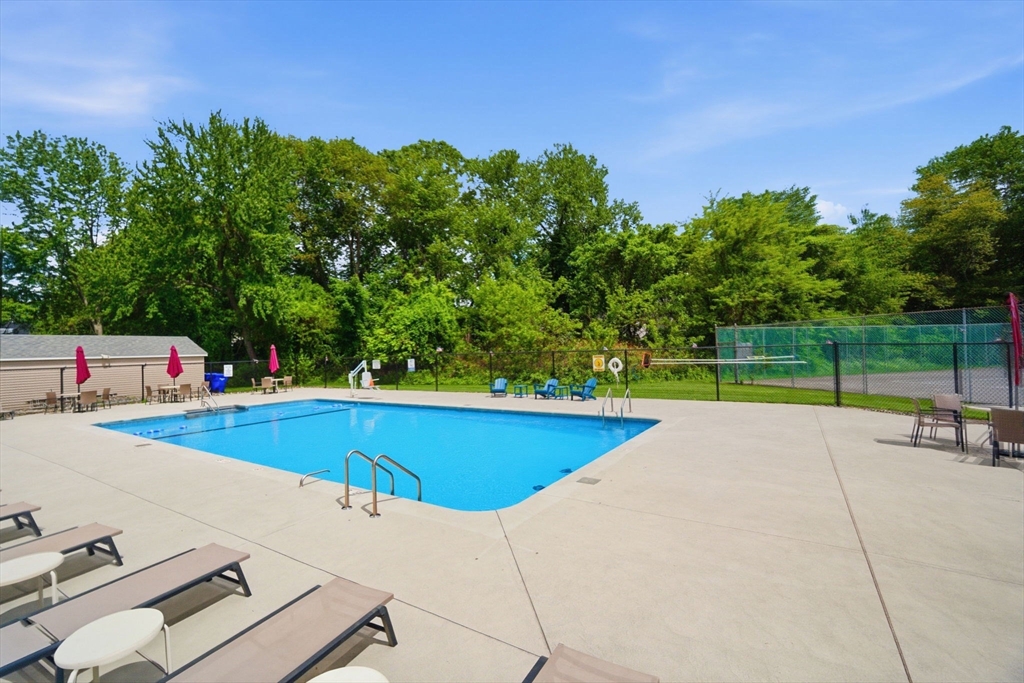 201 Nassau Dr # 201