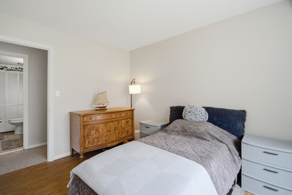 201 Nassau Dr # 201