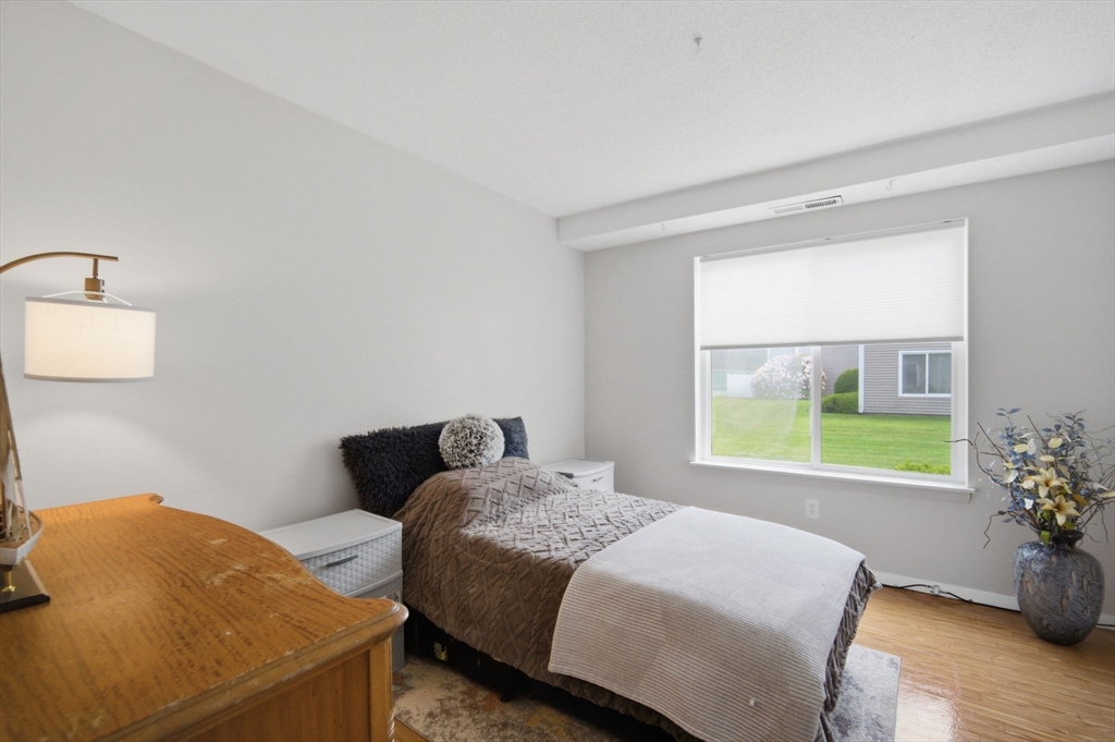 201 Nassau Dr # 201