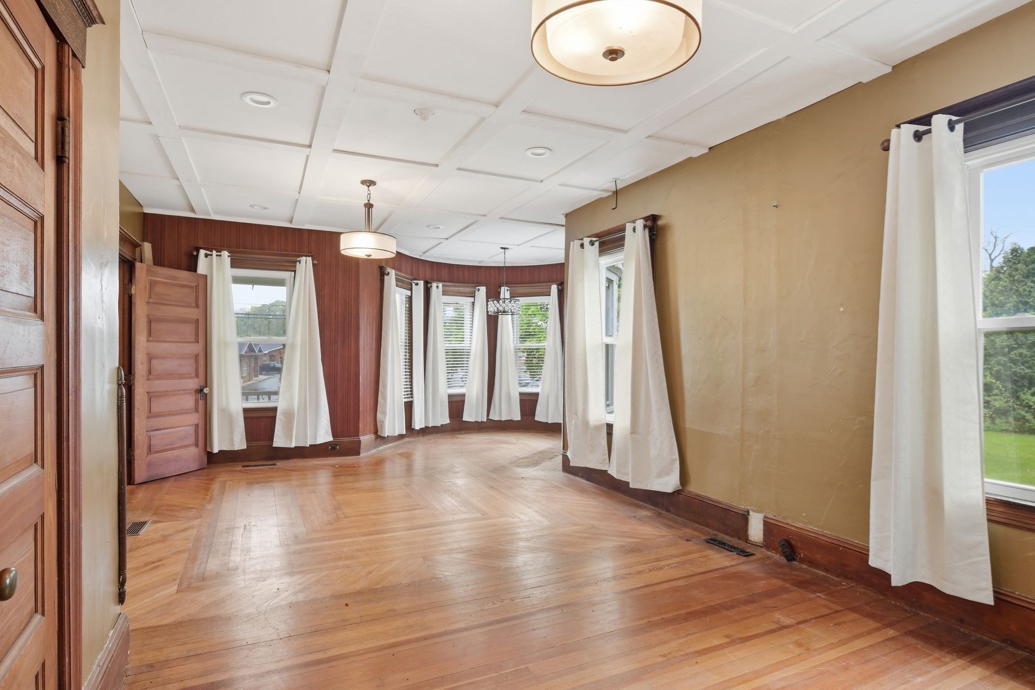 482 Holyoke St