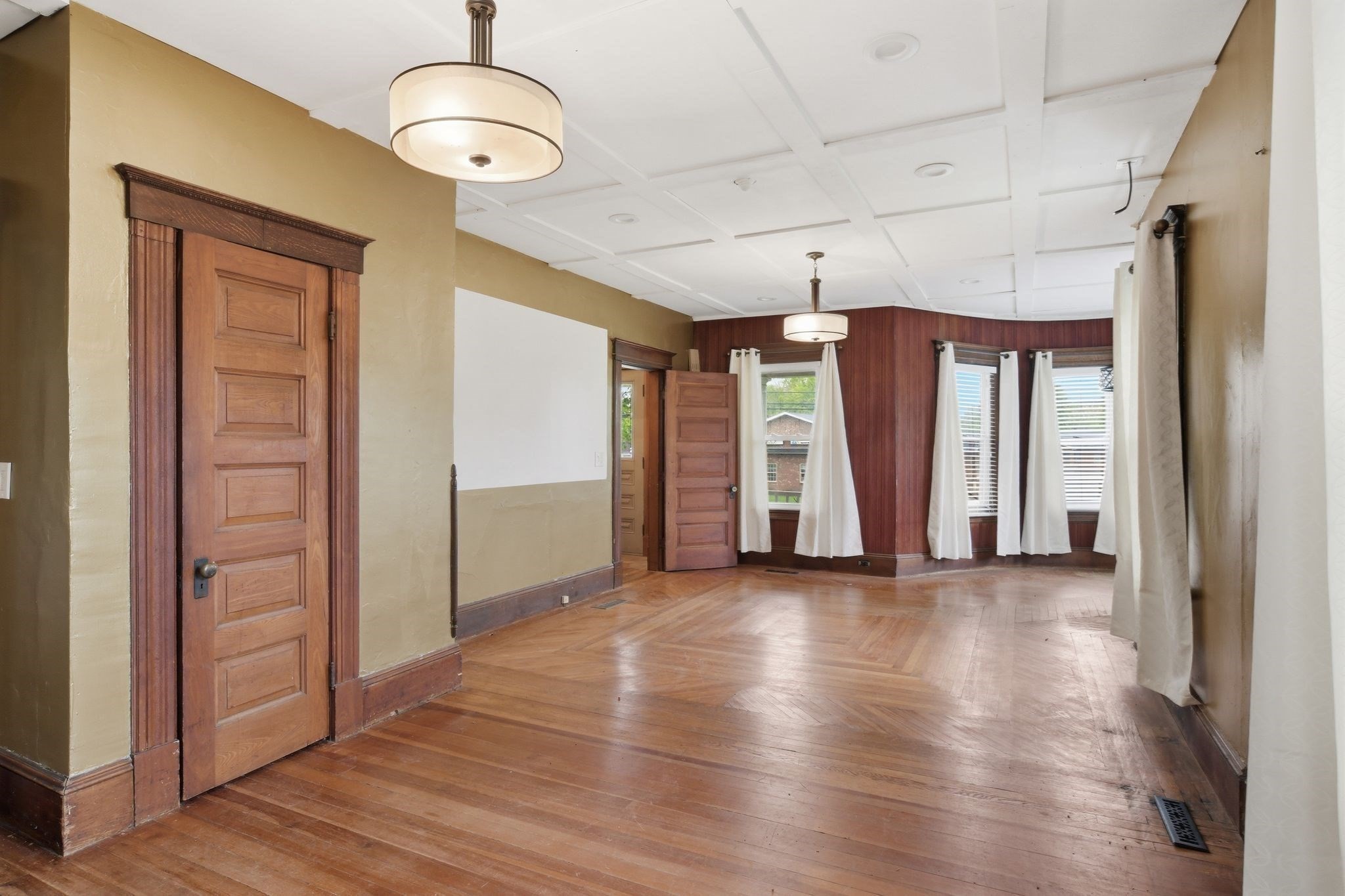 482 Holyoke St