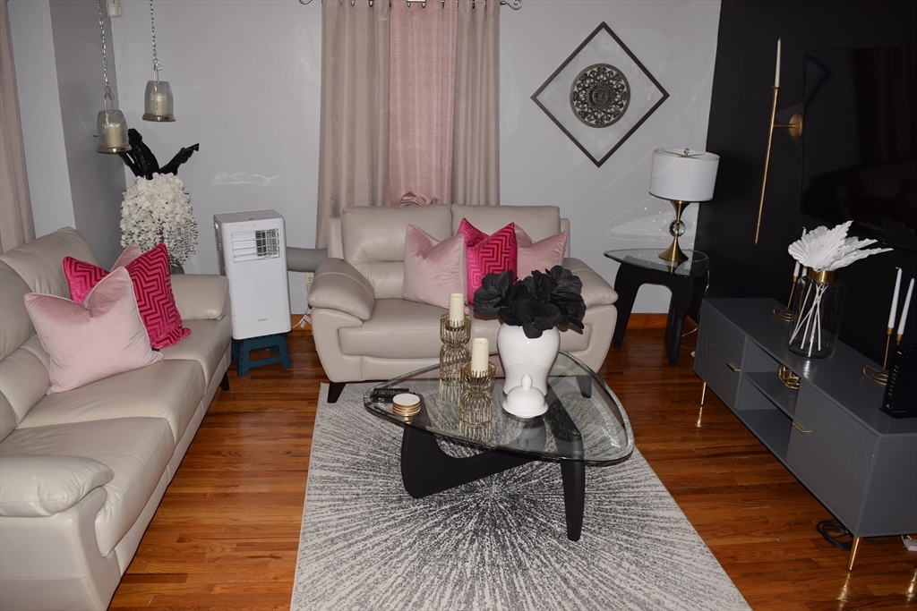 43 Barton St