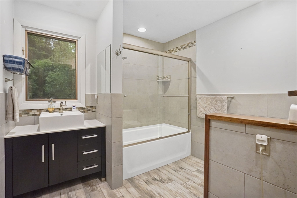 30 Dicsal Ln