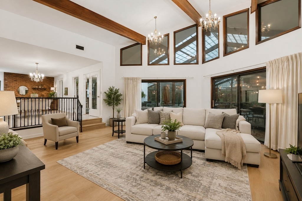 30 Dicsal Ln