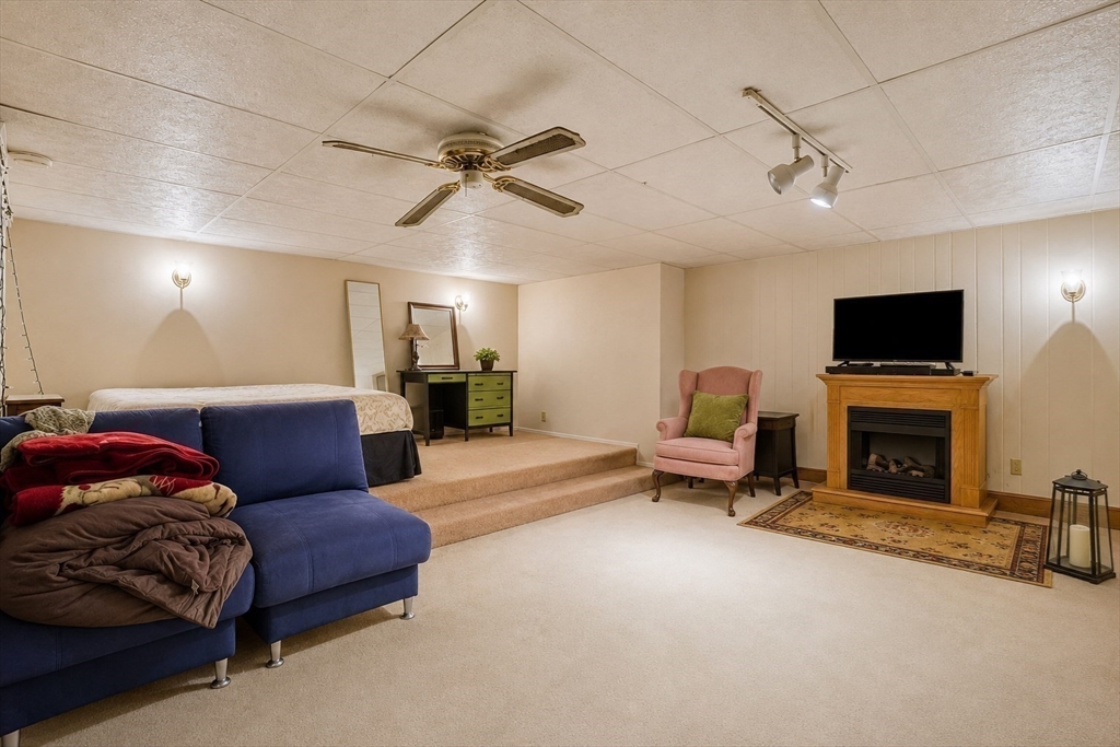 30 Dicsal Ln