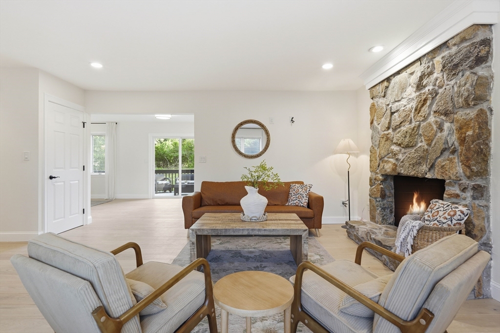 93 Jonquil