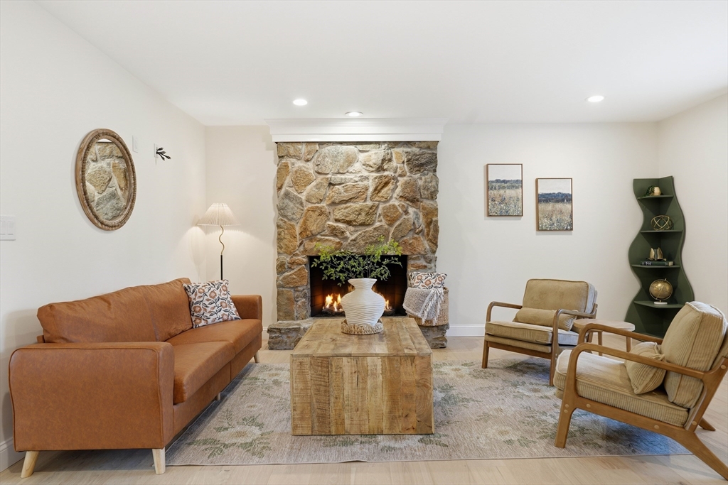 93 Jonquil