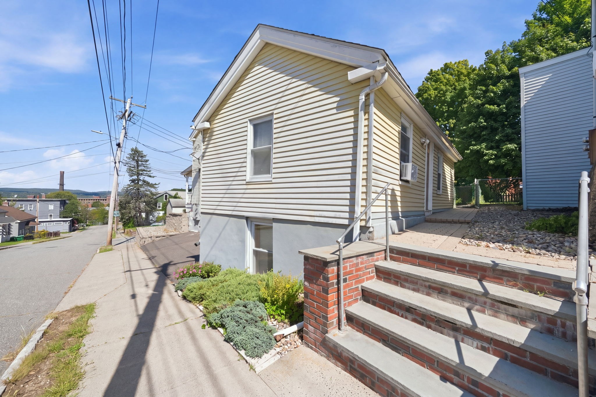 37 Howard St