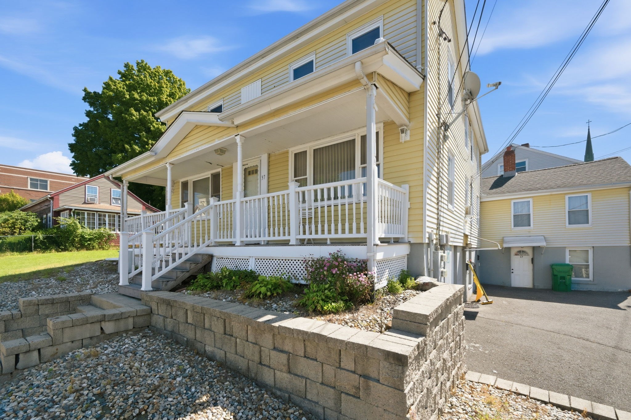 37 Howard St