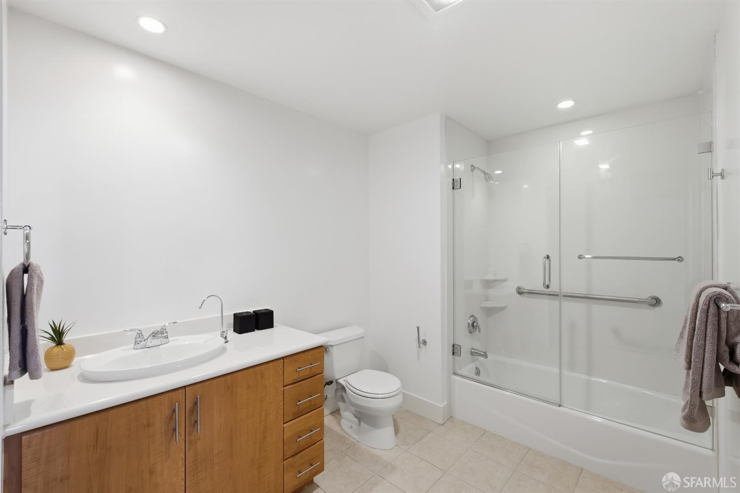 438 W Grand Ave Avenue # 414