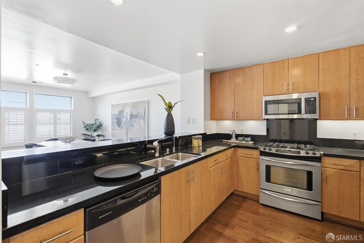 438 W Grand Ave Avenue # 414