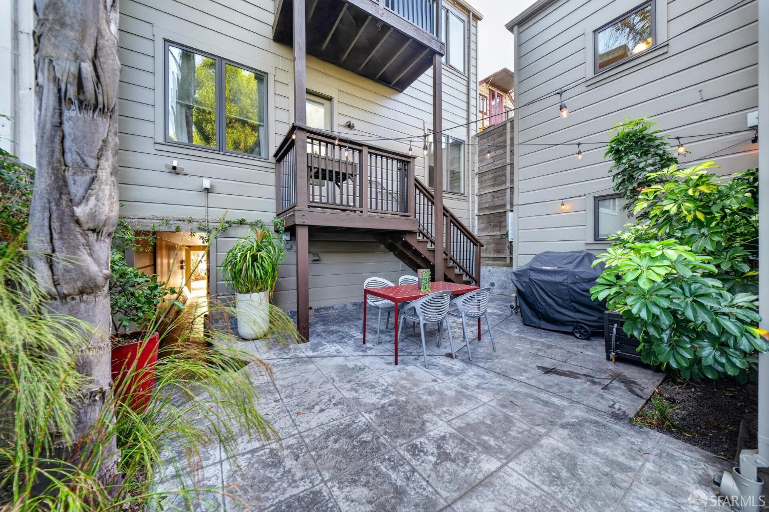 552 Vermont Street