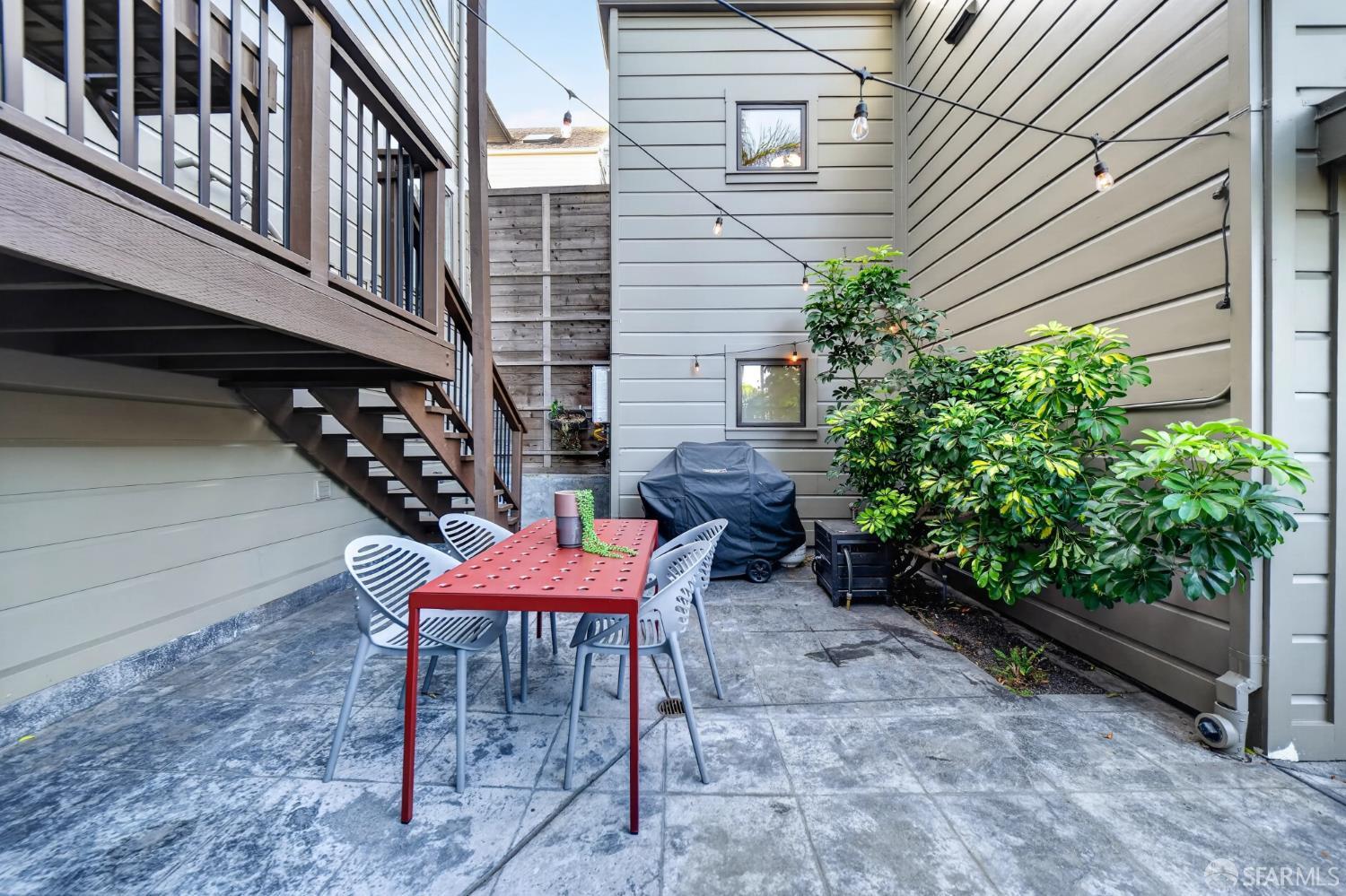 552 Vermont Street