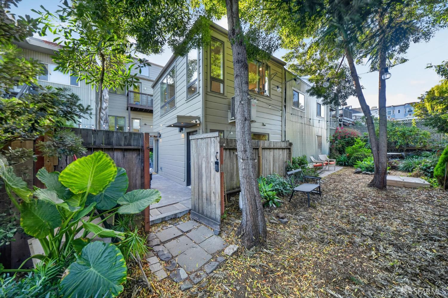 552 Vermont Street
