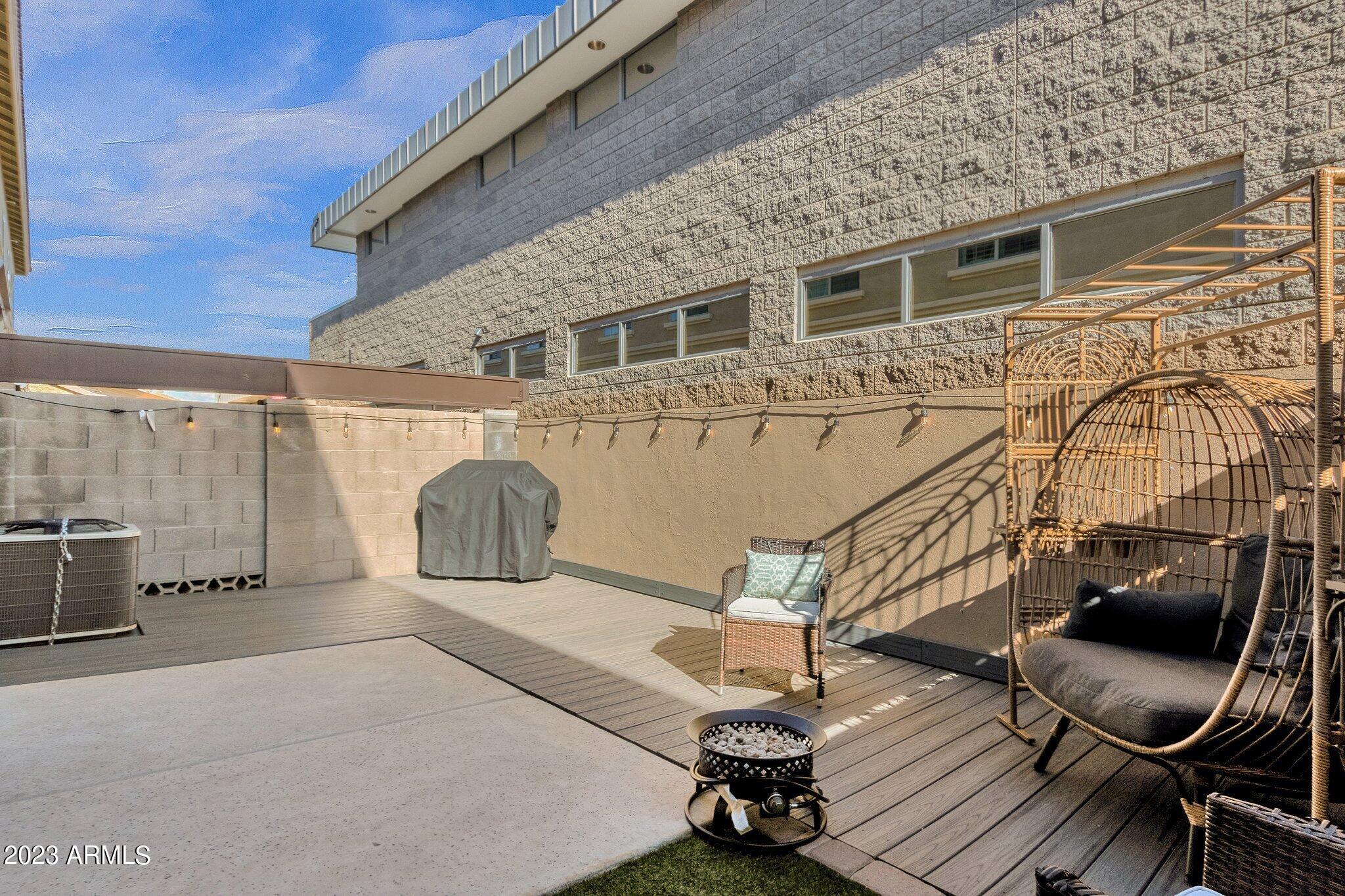 8969 N 8TH Drive