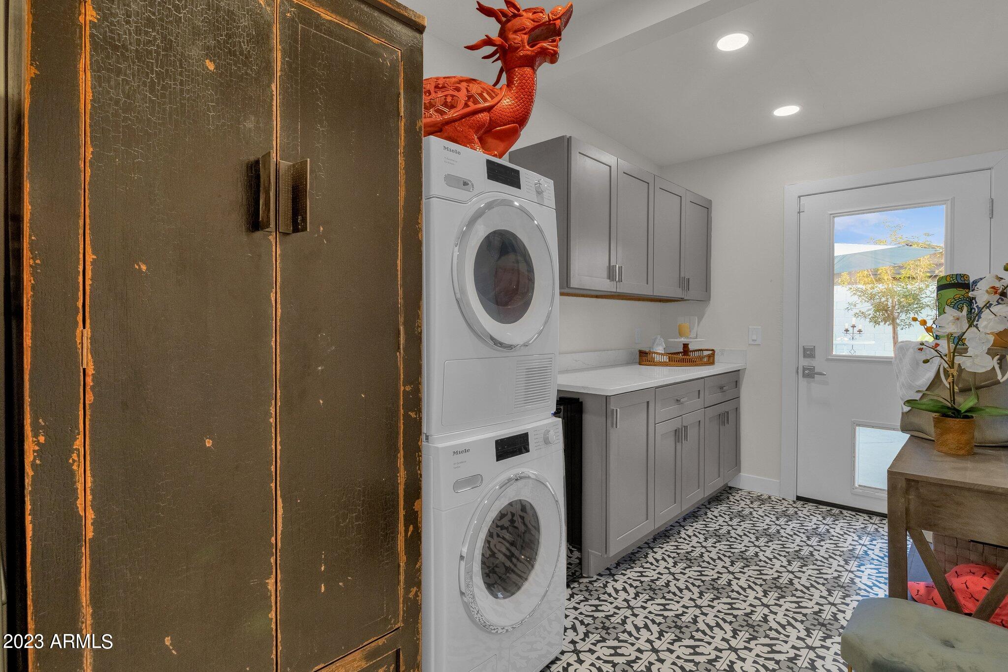 3802 E HEATHERBRAE Drive