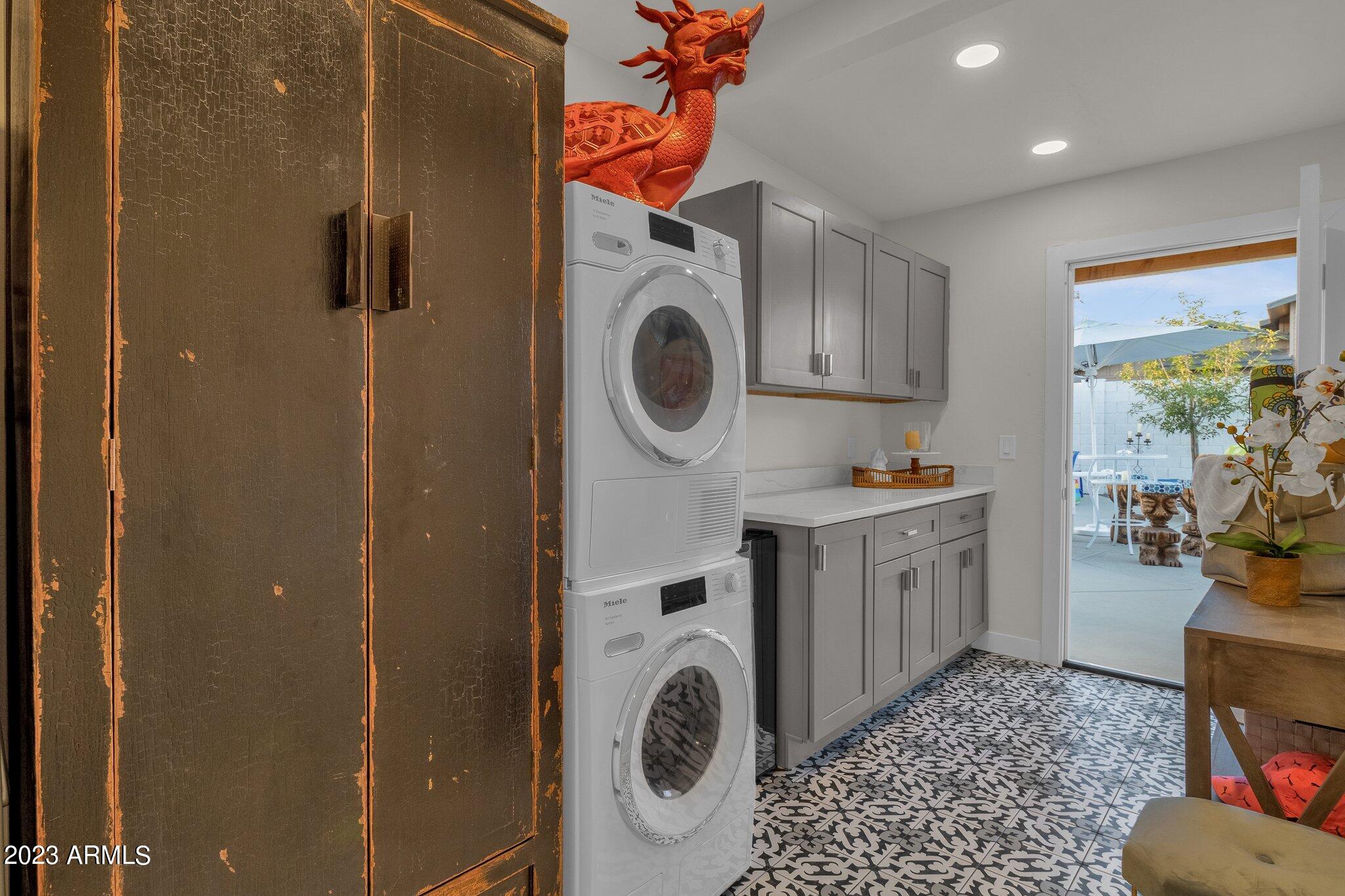 3802 E HEATHERBRAE Drive