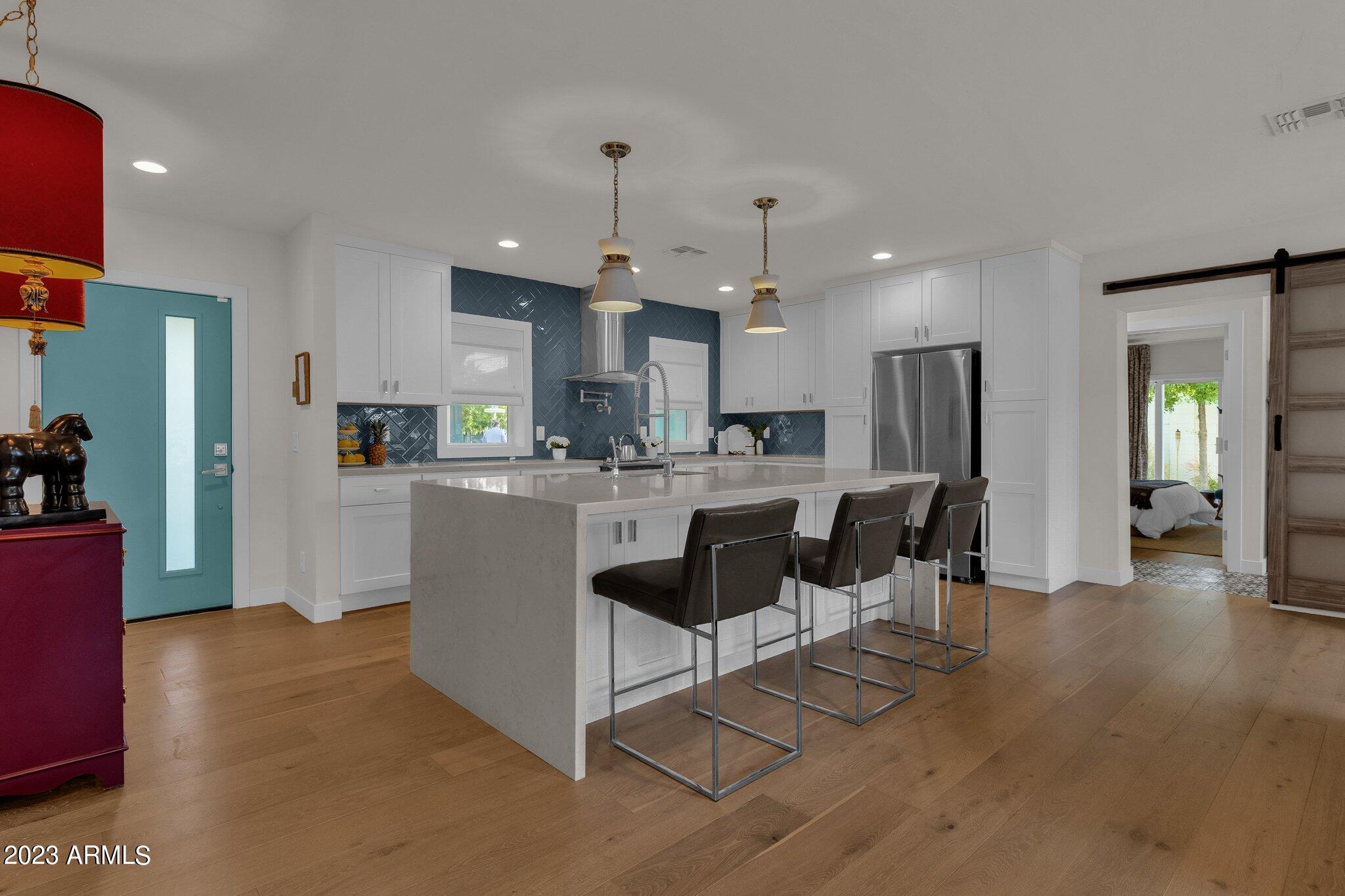 3802 E HEATHERBRAE Drive