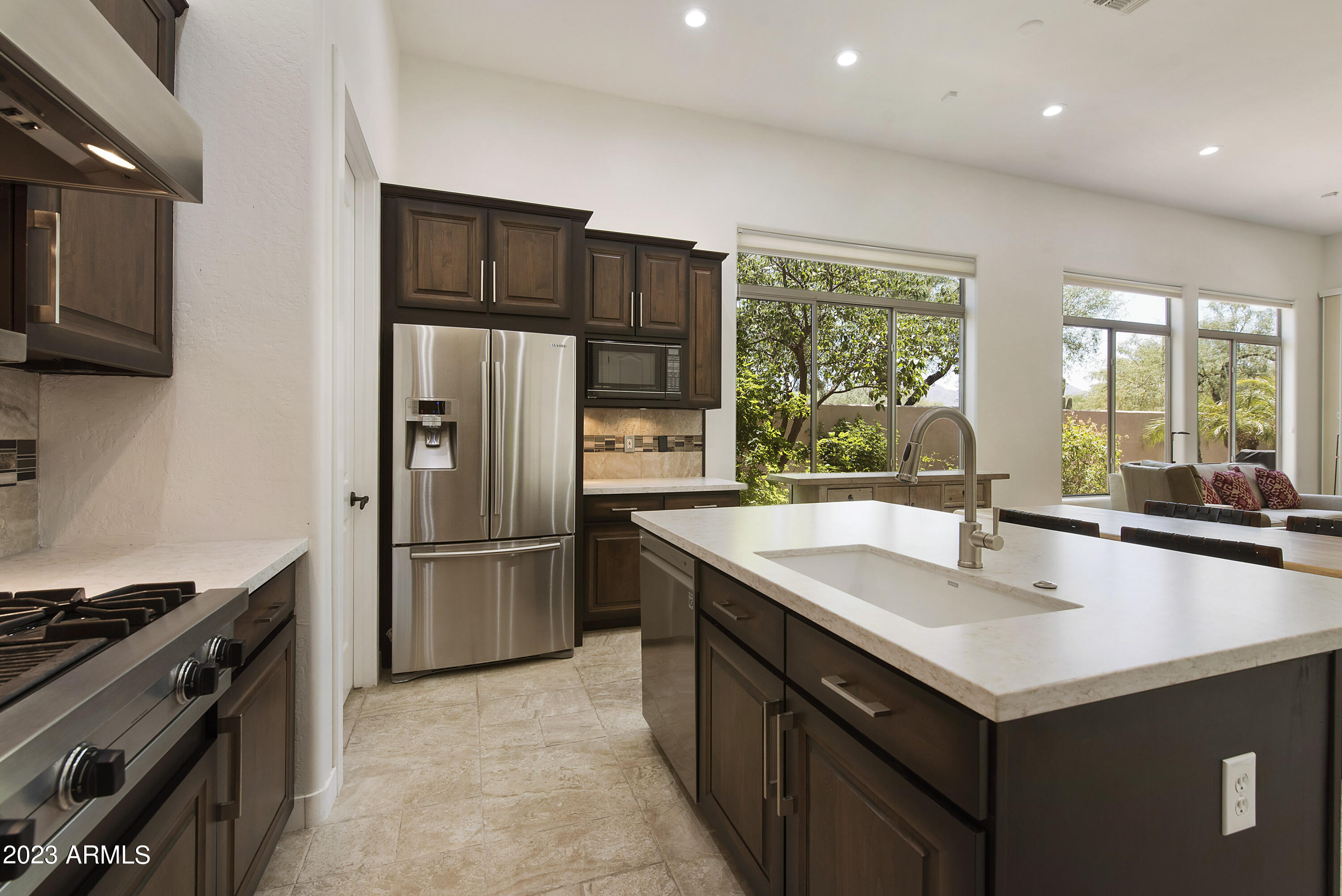 8461 E DIAMOND RIM Drive