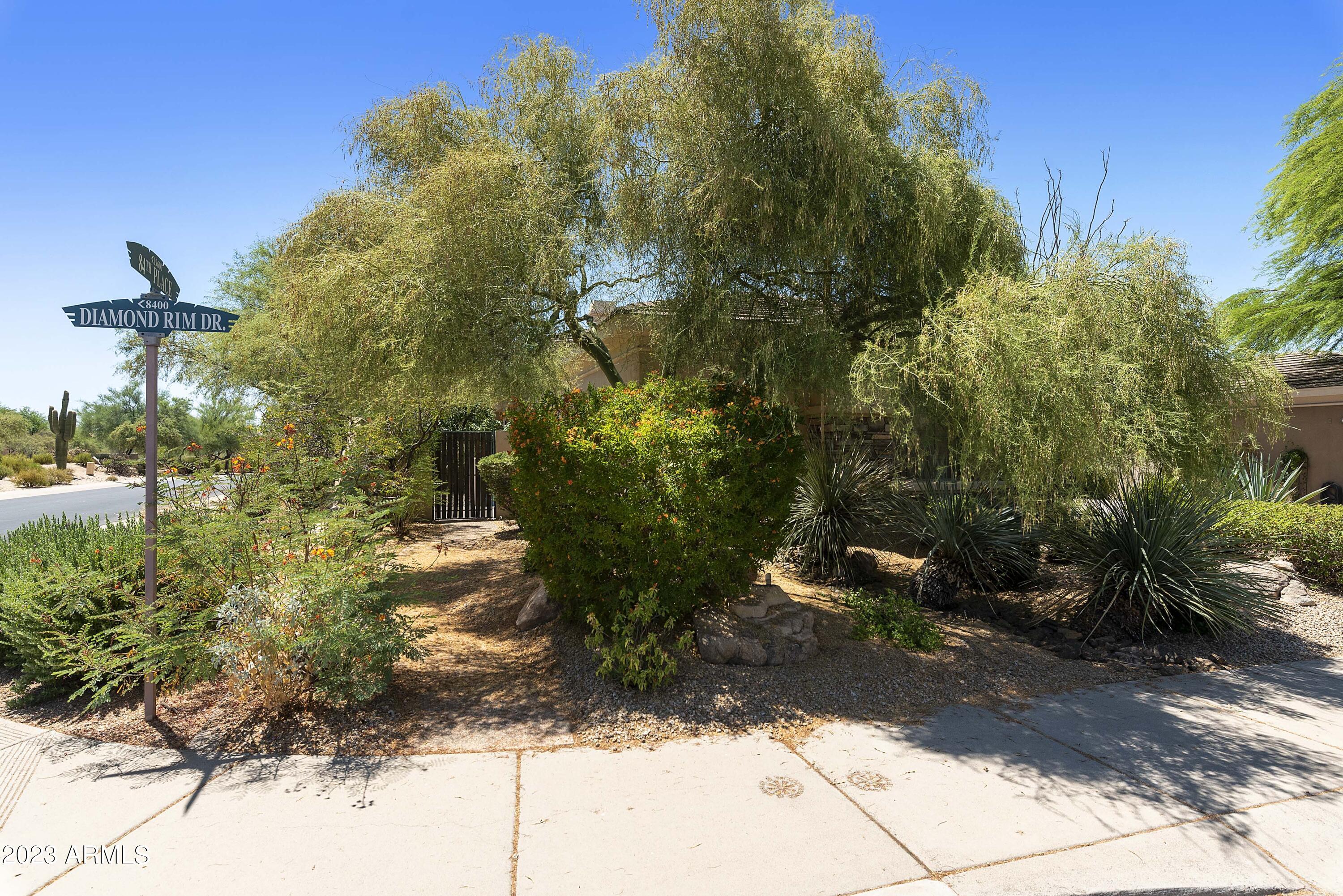 8461 E DIAMOND RIM Drive