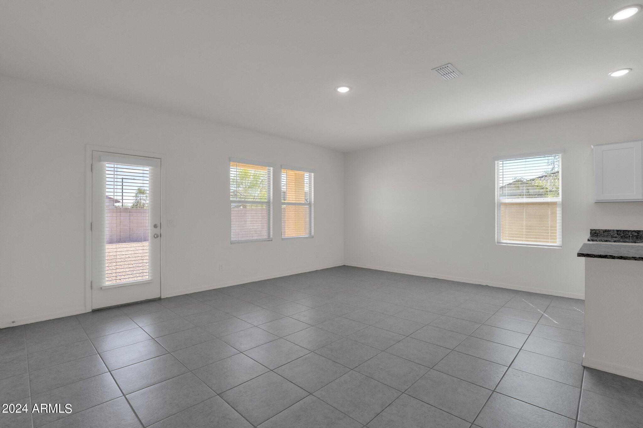 19366 W COOLIDGE Street