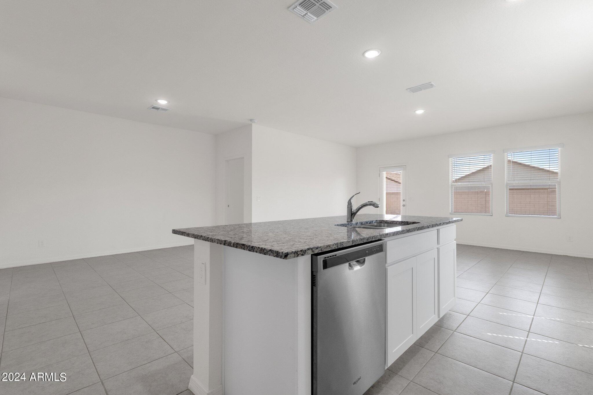 19366 W COOLIDGE Street