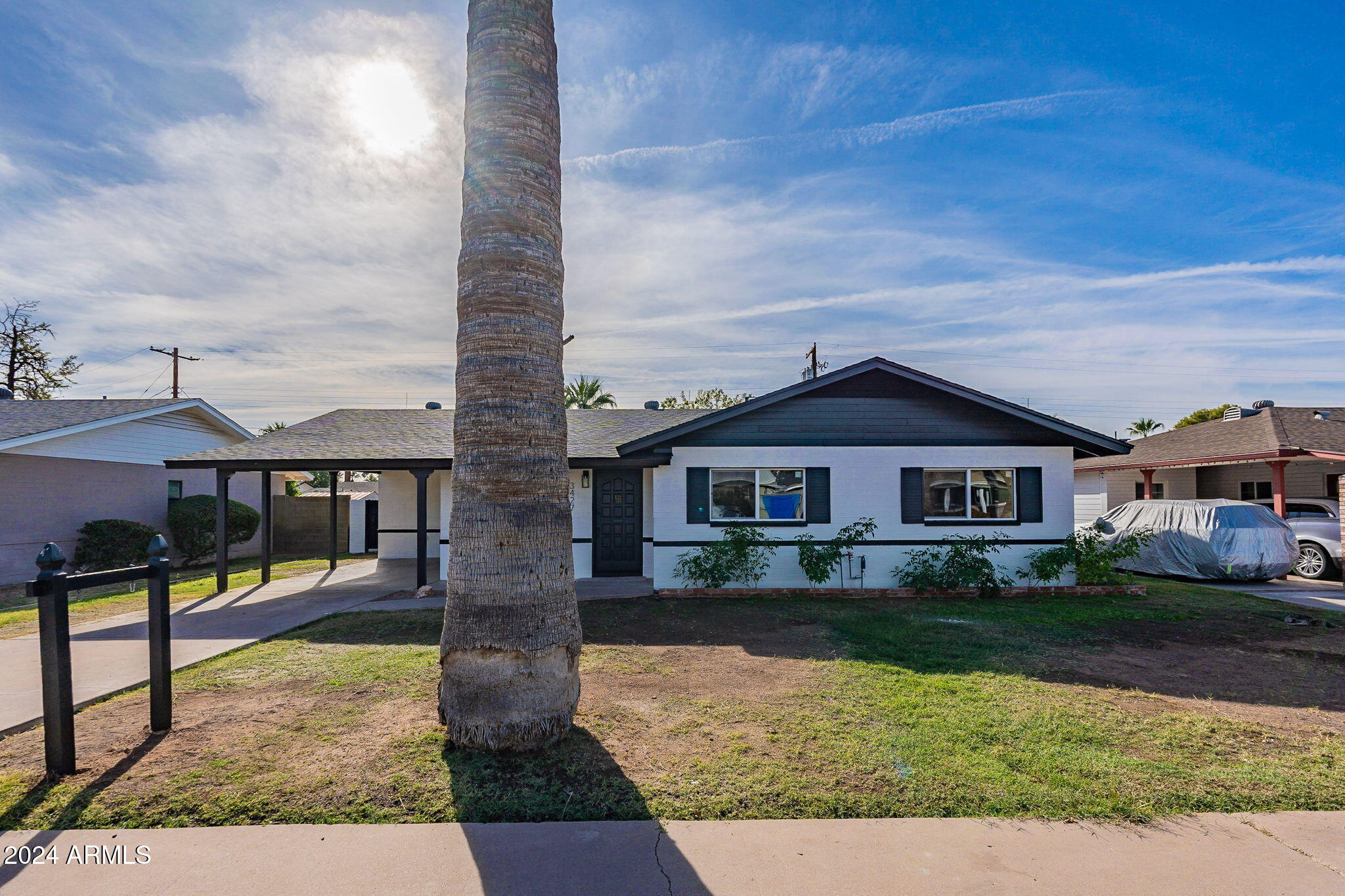 3427 E ROMA Avenue