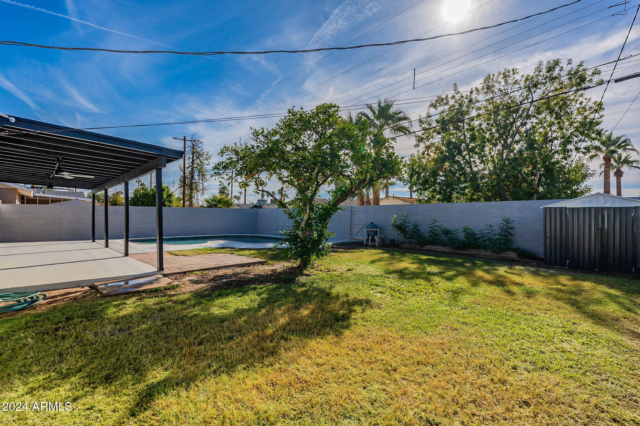 3427 E ROMA Avenue
