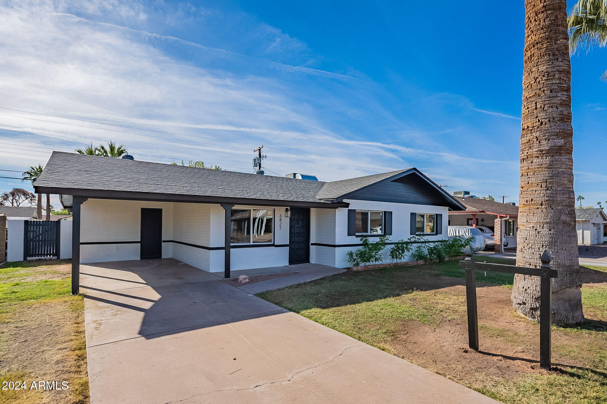3427 E ROMA Avenue