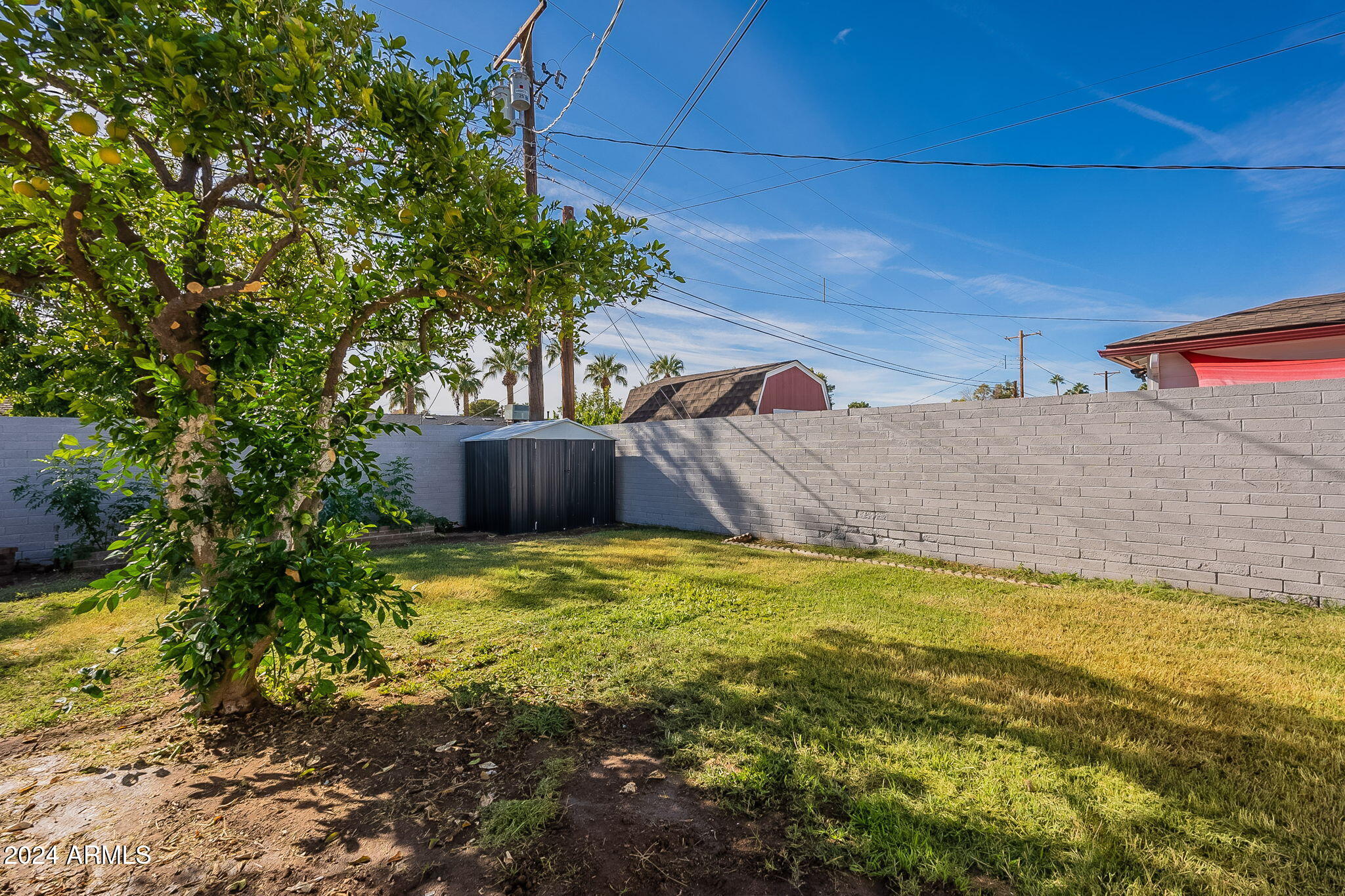 3427 E ROMA Avenue