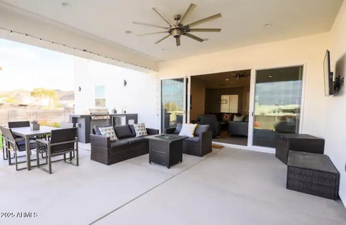 2252 E SOUTH MOUNTAIN Avenue