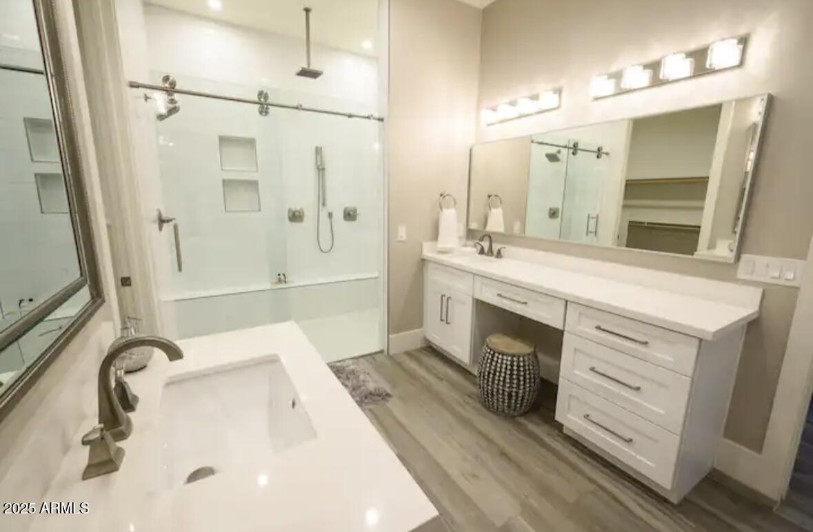 2252 E SOUTH MOUNTAIN Avenue