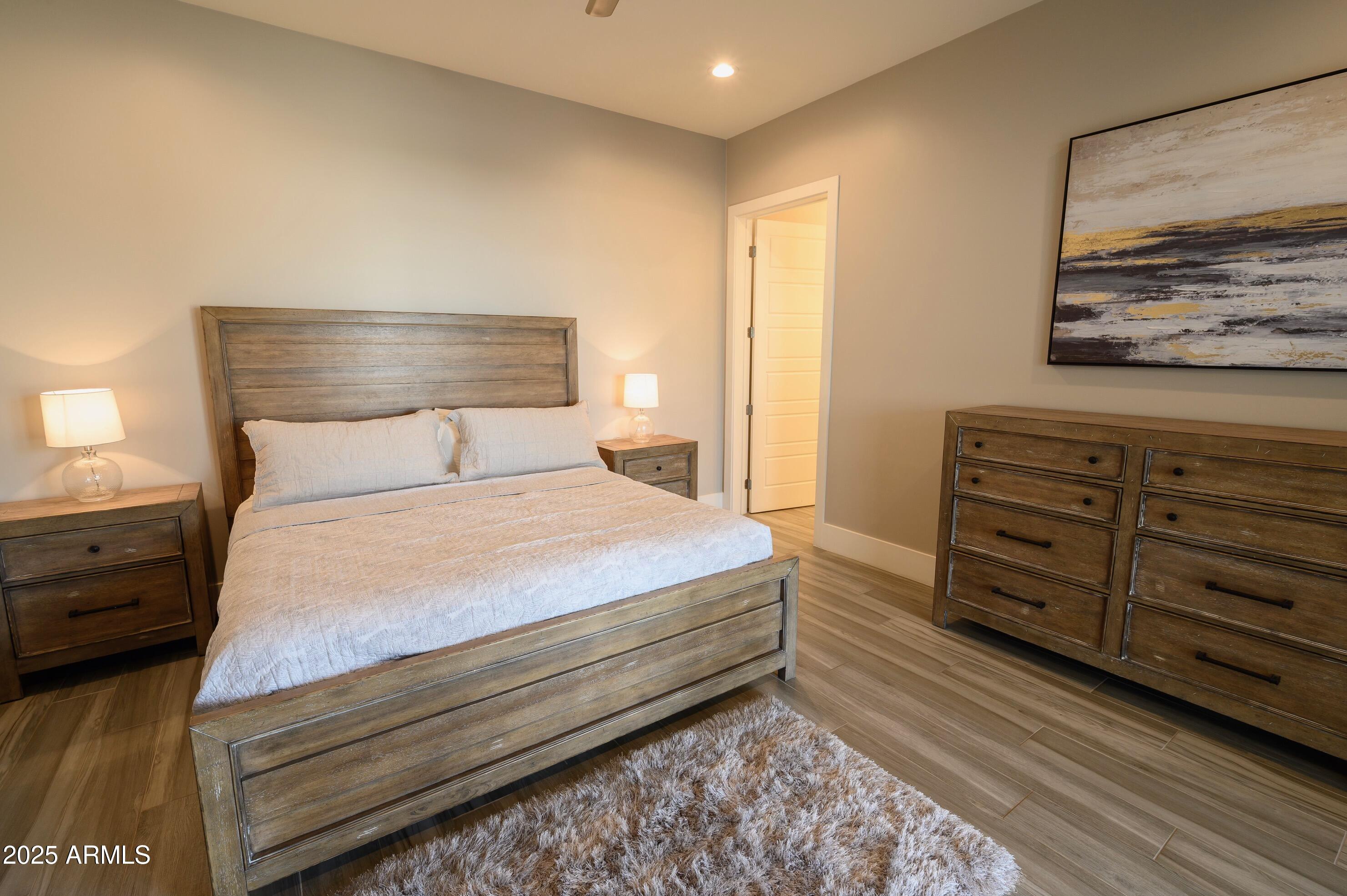 2252 E SOUTH MOUNTAIN Avenue