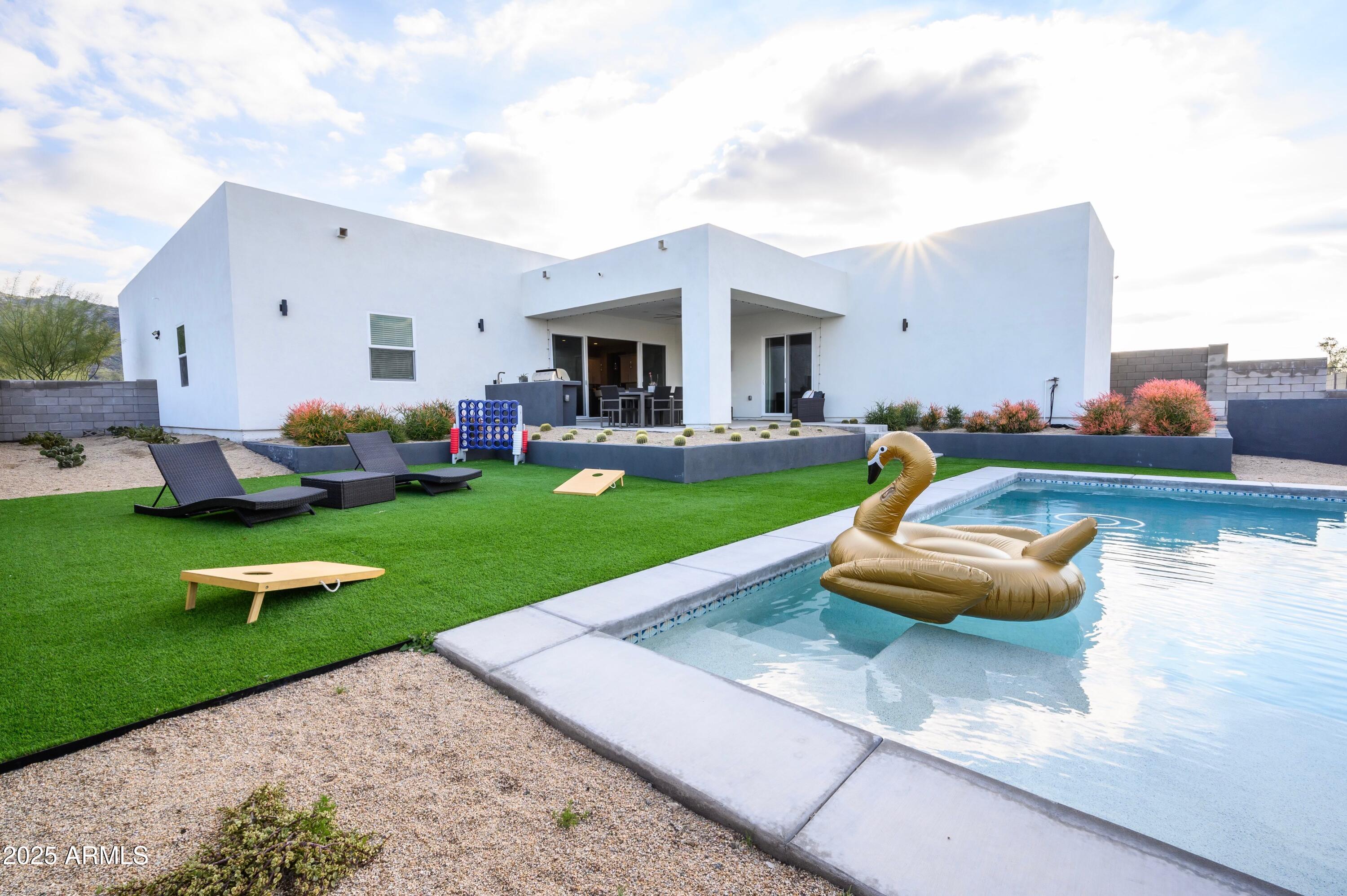 2252 E SOUTH MOUNTAIN Avenue