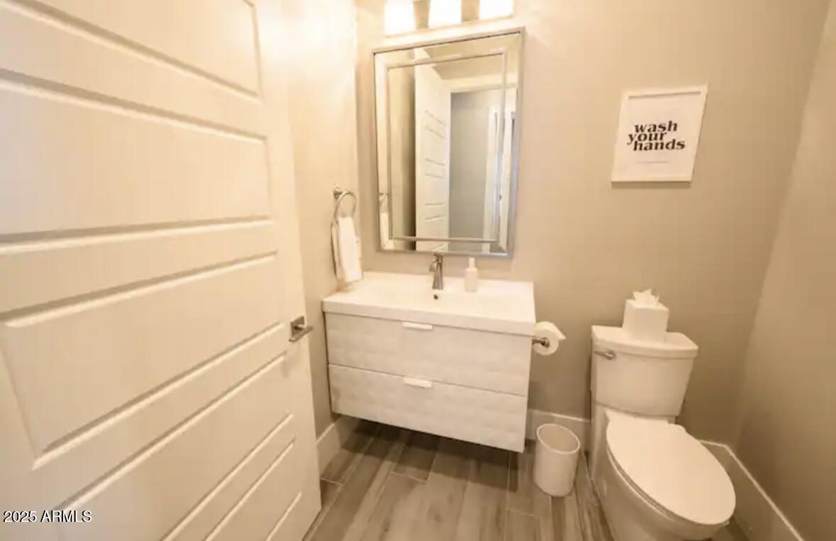 2252 E SOUTH MOUNTAIN Avenue