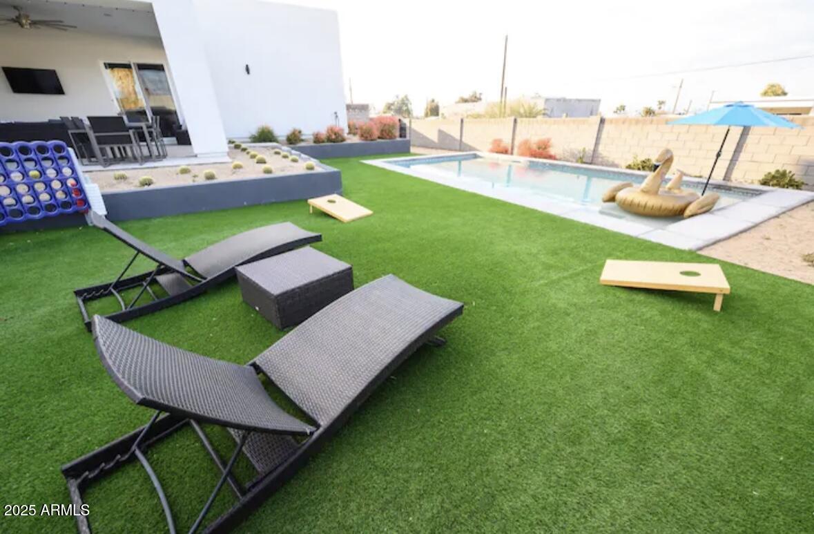 2252 E SOUTH MOUNTAIN Avenue