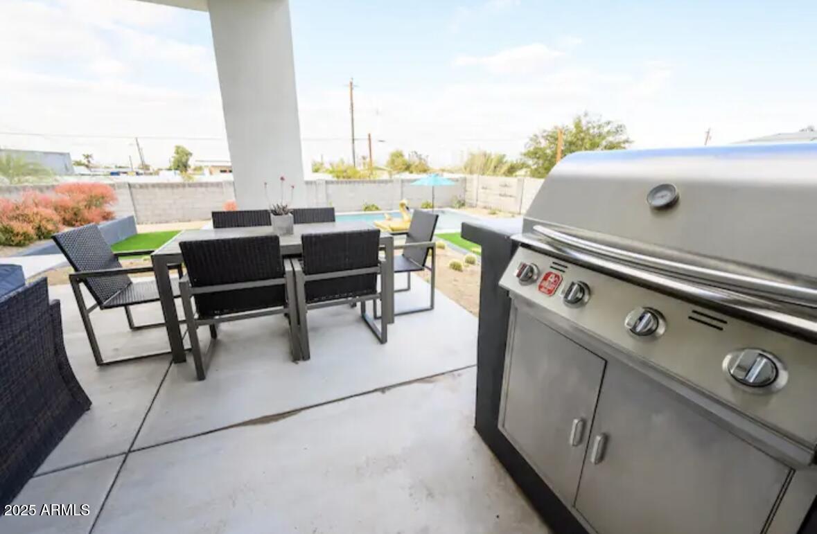 2252 E SOUTH MOUNTAIN Avenue