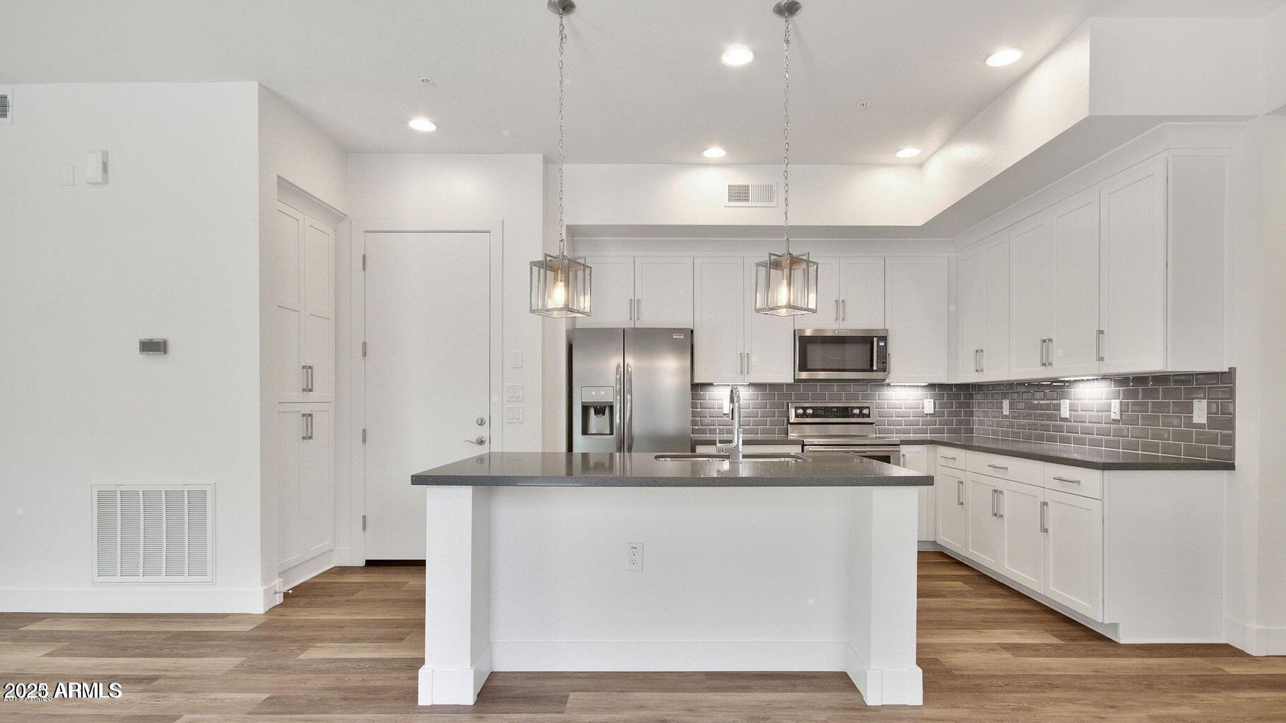 6565 E THOMAS Road, 1098